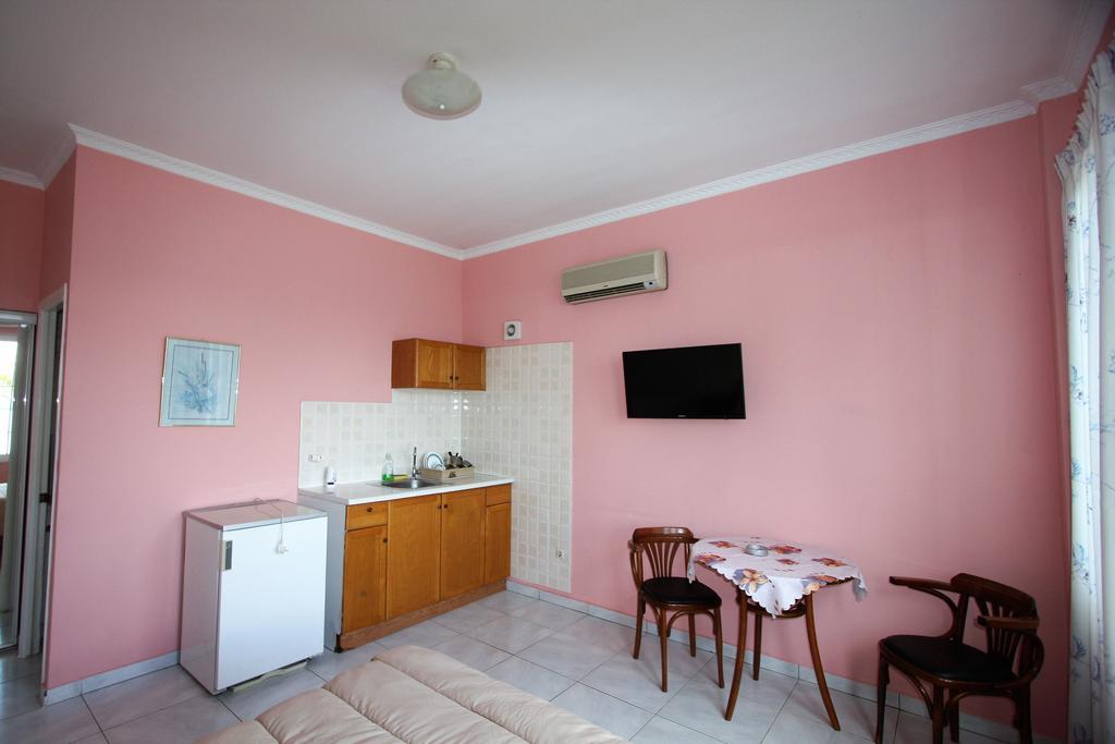 Miloi Rooms And Apartments ภายนอก รูปภาพ