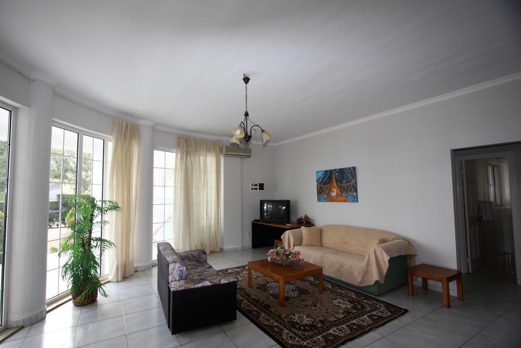 Miloi Rooms And Apartments ภายนอก รูปภาพ